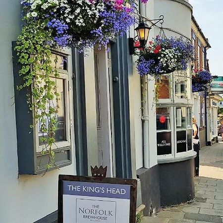 Bed and Breakfast Kings Head Holt Холт Экстерьер фото