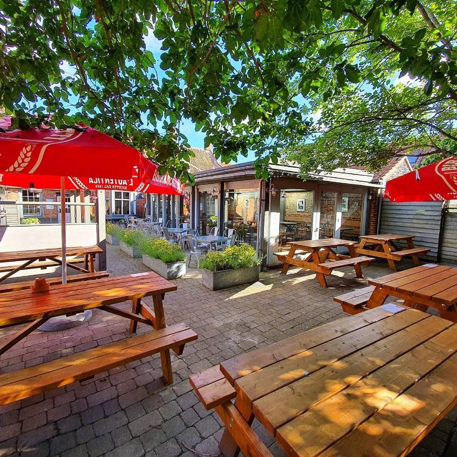 Bed and Breakfast Kings Head Holt Холт Экстерьер фото