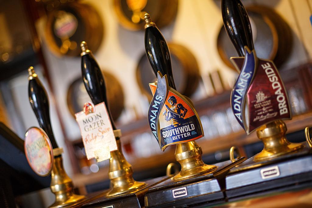 Bed and Breakfast Kings Head Holt Холт Экстерьер фото